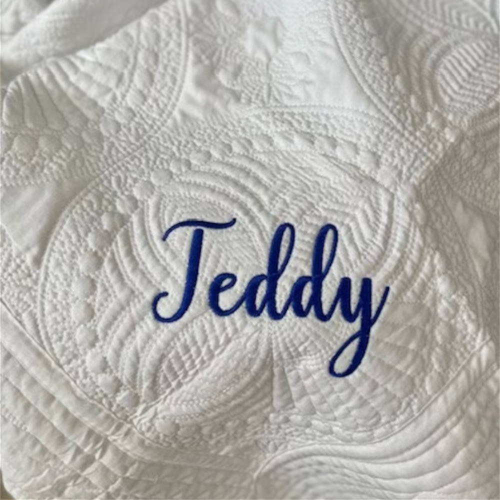 ผ้านวมปักชื่อสำหรับสถานรับเลี้ - Baby Boy Nursery Quilt บทวิจารณ์และราคา